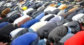 Ramadan, la polemica «Dimenticati dai politici»