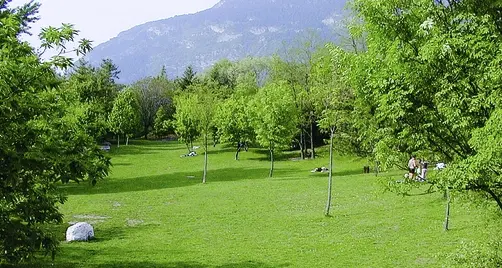 Due ragazze molestate dall'esibizionista del parco
