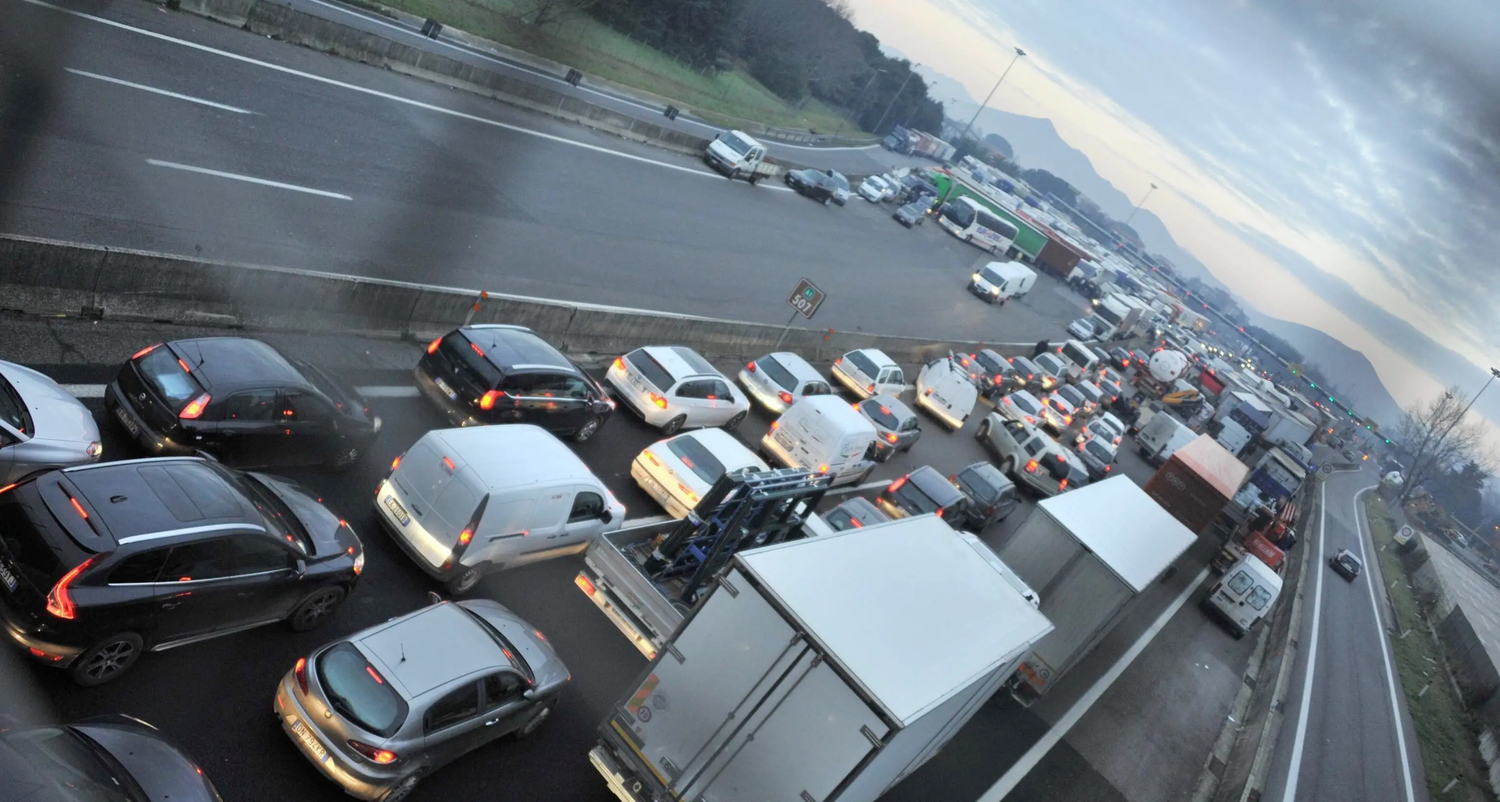 Scatta il controesodo: traffico intenso sulle strade