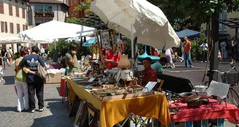 «Stop ai Gaudenti in piazza Dante»