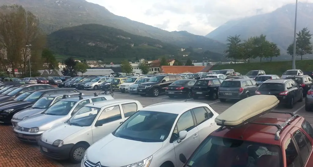 PalaTrento, auto svaligiate durante la partita di volley