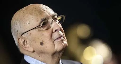 L'ira di Fraccaro (M5S): «Napolitano, dimettiti»