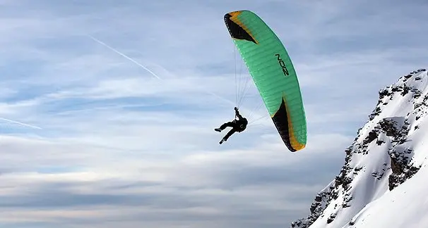Parapendio sabotato Collega sotto accusa