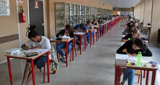 Scuola, meno 100 giorni all'esame: si celebra il rito della lucertola