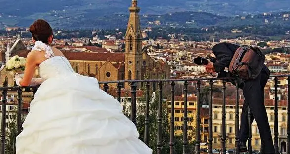 Abiti da sposa contraffatti e poi venduti on line