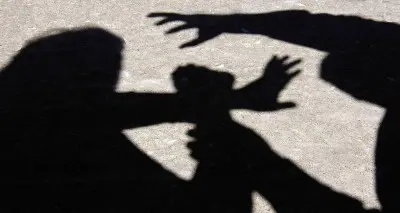 Figlia picchiata con la cinghia, padre «ammonito»