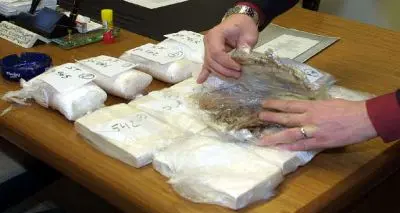 Si salva dalla galera «grazie» alle tabelle di droga per uso personale