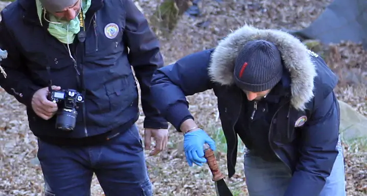 Recuperata l'arma del delitto Rilievi sul luogo del dramma