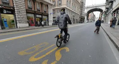 15 anni, in bici da Imperia a Genova per amore
