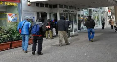 Stranieri, per i permessi attesa fino a 8 mesi