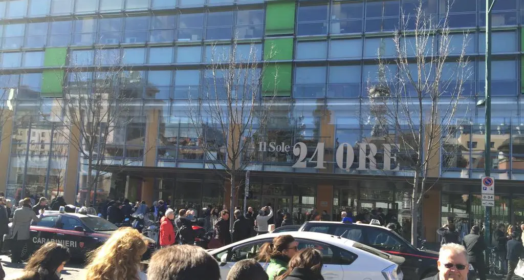 Allarme bomba al Sole 24Ore, evacuata redazione