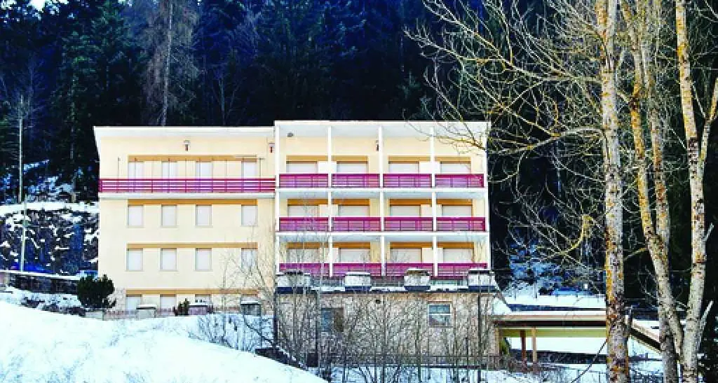 Ex colonie Inps a Fai, \"ecomostro\" da abbattere