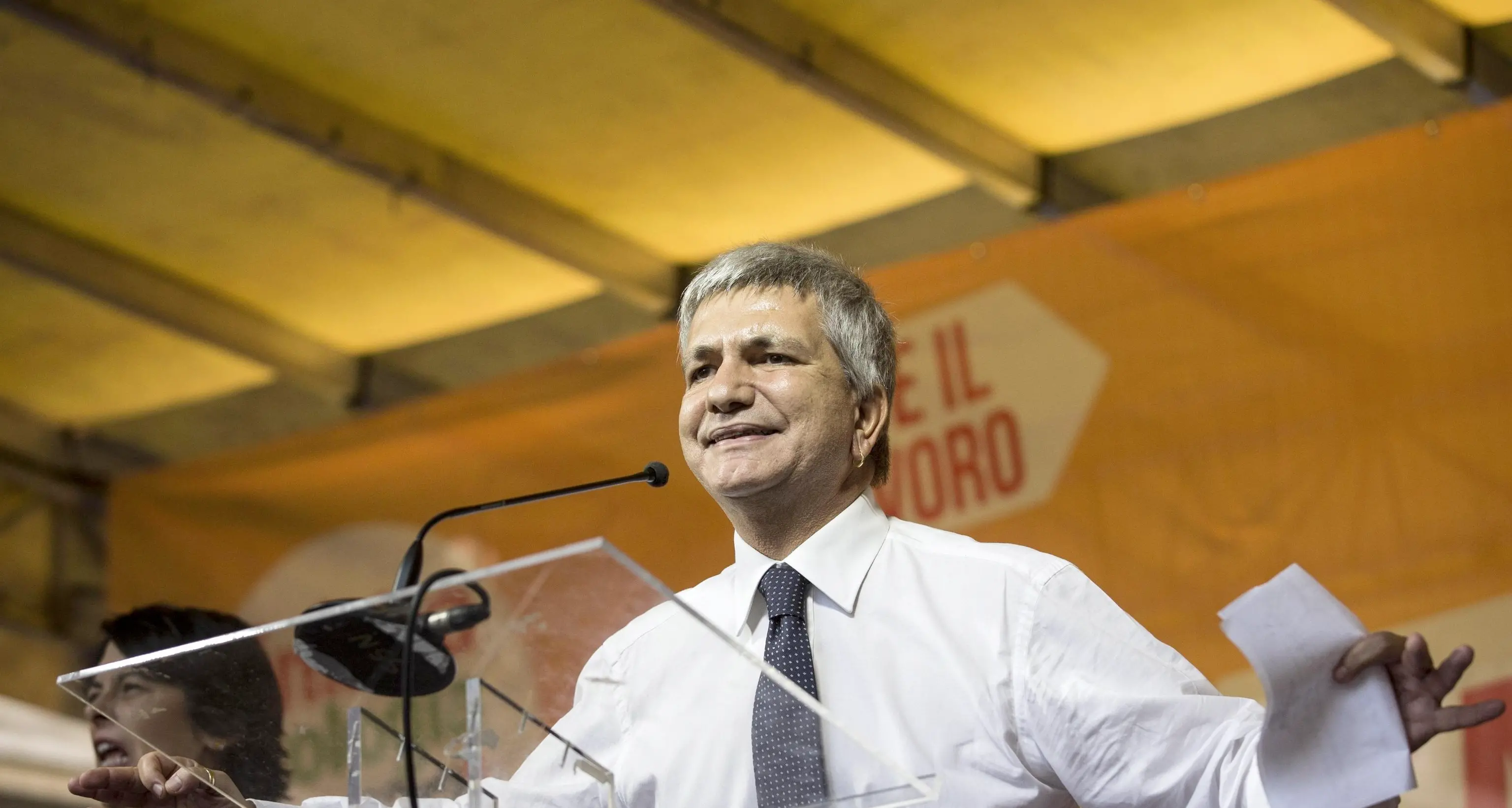 Il sottosegretario Cassano (Ncd) attacca Vendola, polemica sull'omofobia