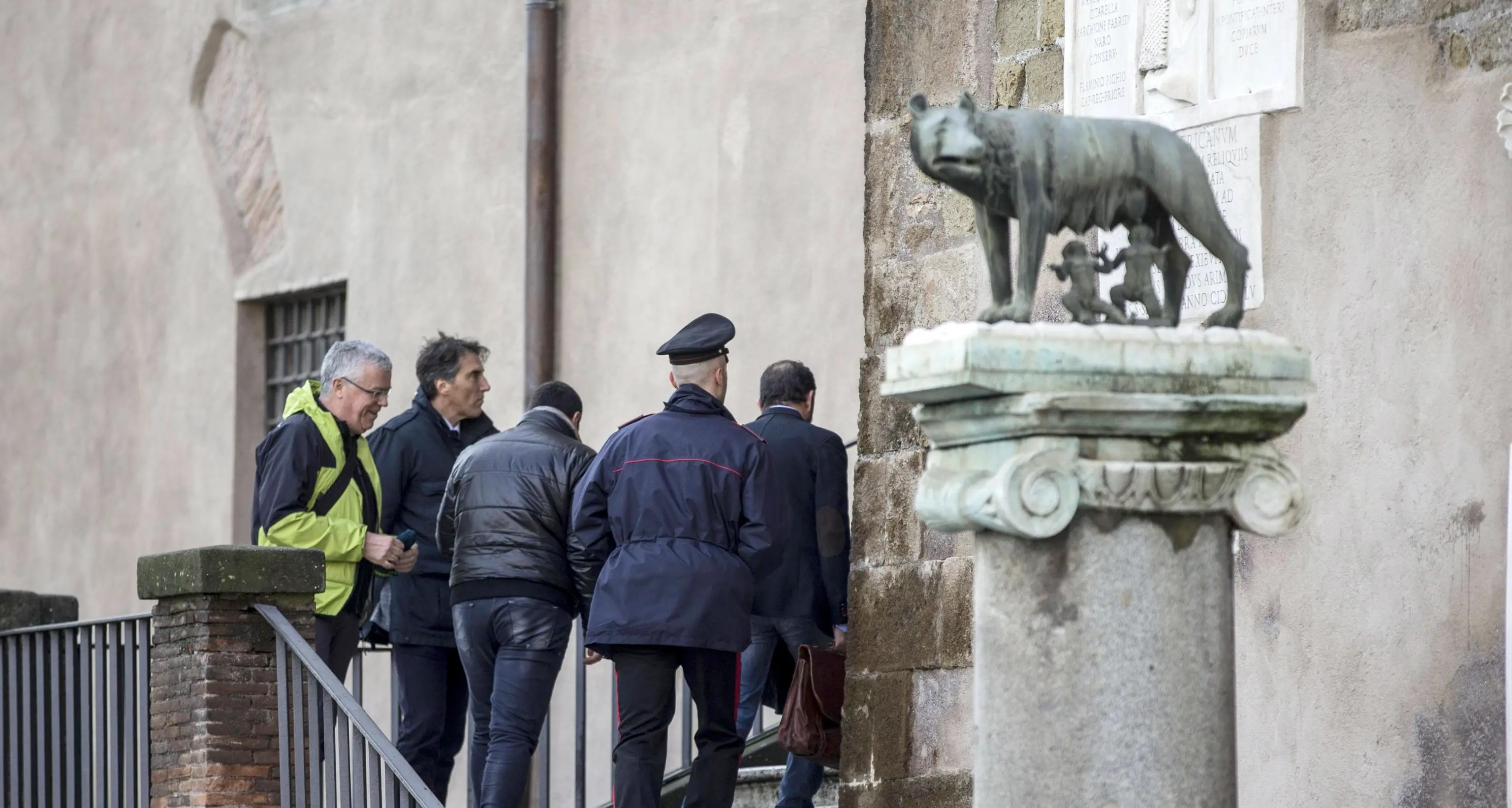 Roma, maxi operazione antimafia: 37 arresti, indagato Alemanno