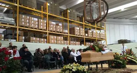 Imprenditore muore e lascia azienda a dipendenti