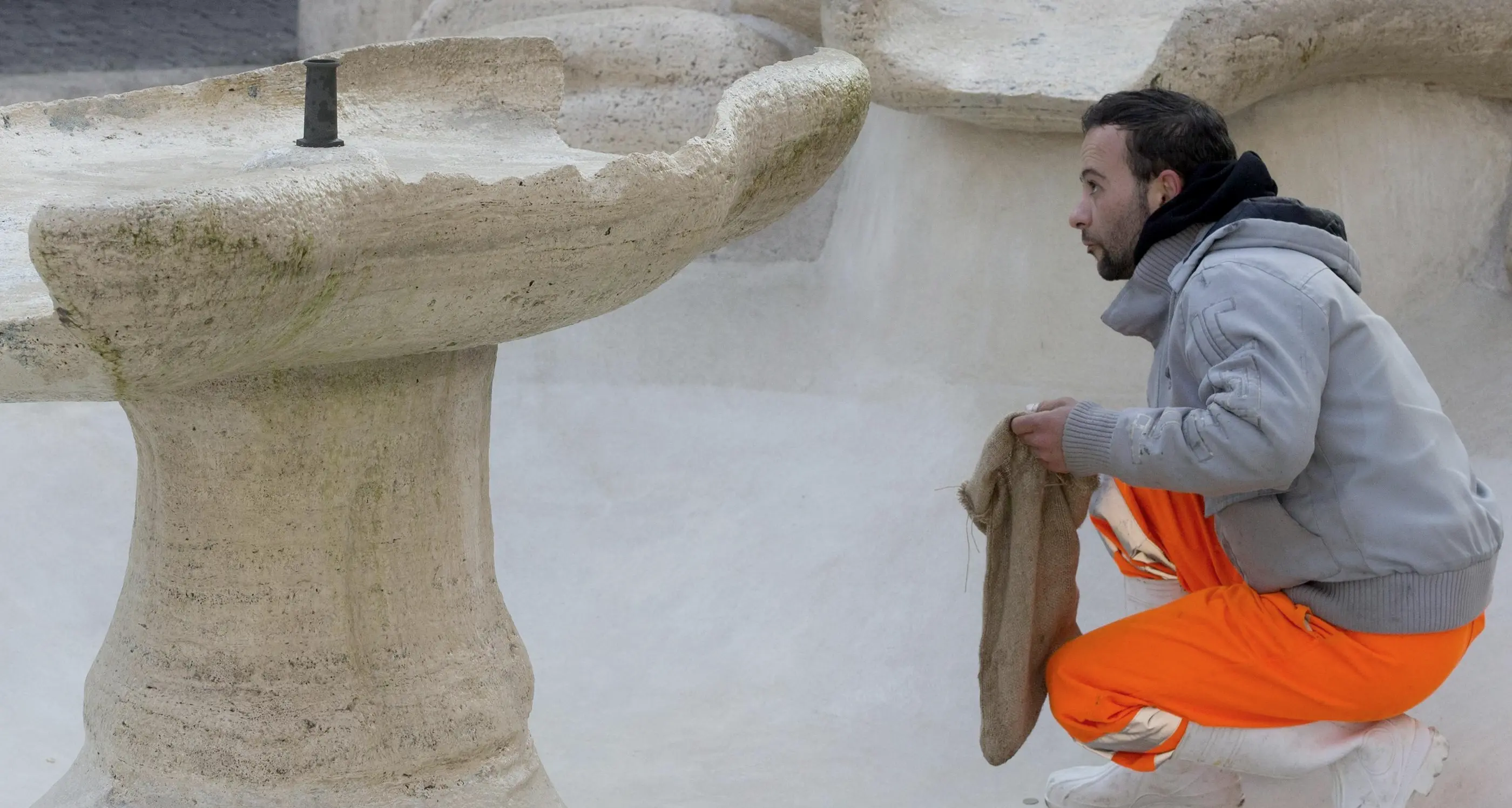 Vandalismi dei tifosi olandesi a Roma, scoppia la polemica sindaco-questore