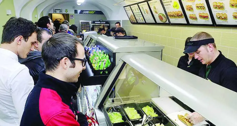 Subway, dopo l'apertura assalto dei clienti