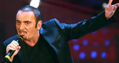 Arresto cardiaco dopo lo show, muore il cantante Mango