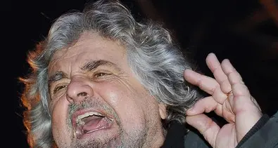Grillo a Napolitano, «Sono fiero di essere un eversore»