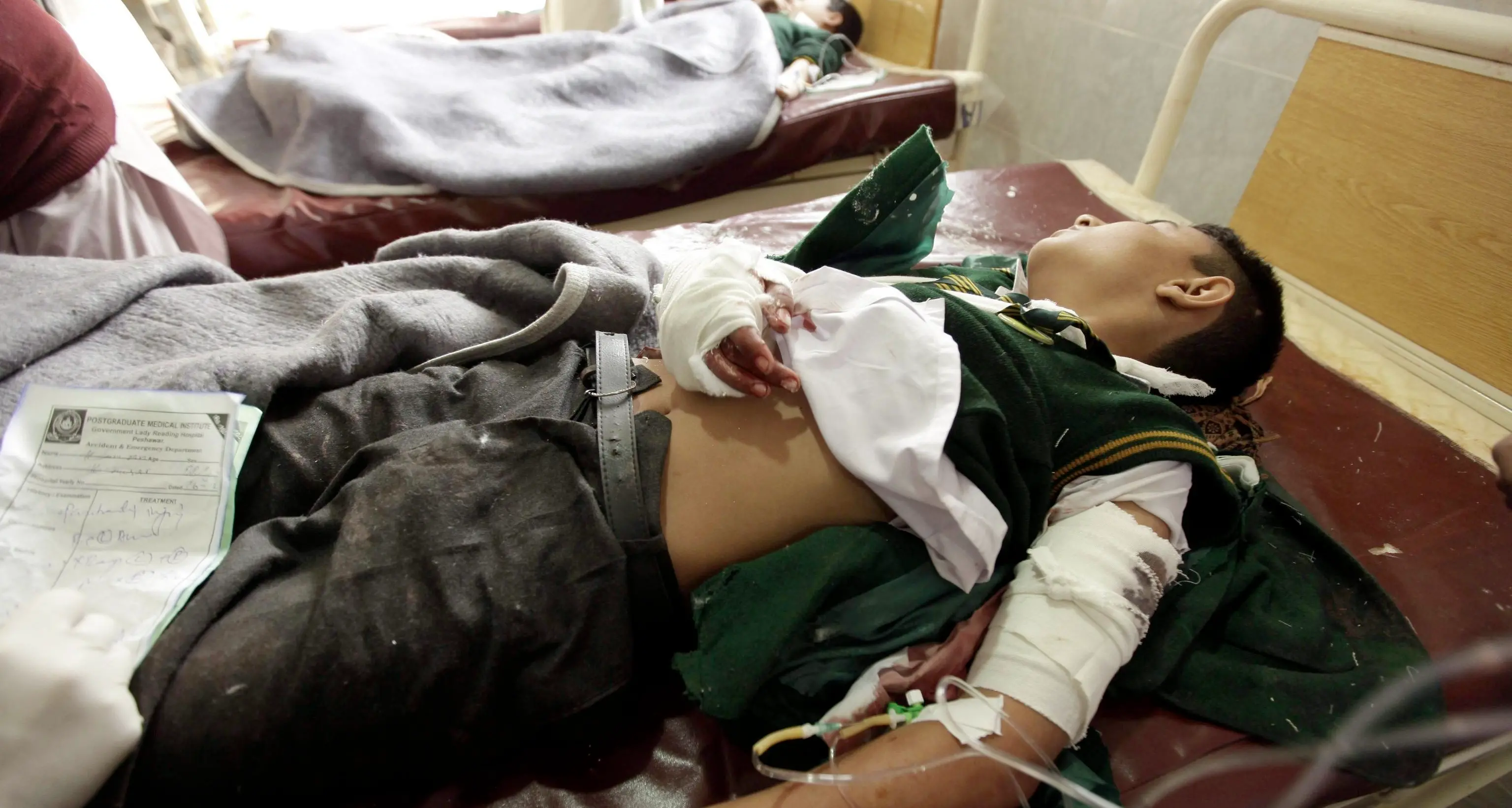 Pakistan, i Talebani attaccano una scuola: strage di bambini