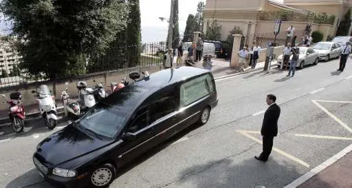 Imperia, i ladri rubano un carro funebre
