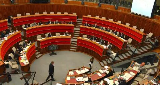 Approvata la Finanziaria, più controlli sugli autobus