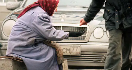 Accattonaggio a Trento Il «guadagno»: da 40 a 60 euro