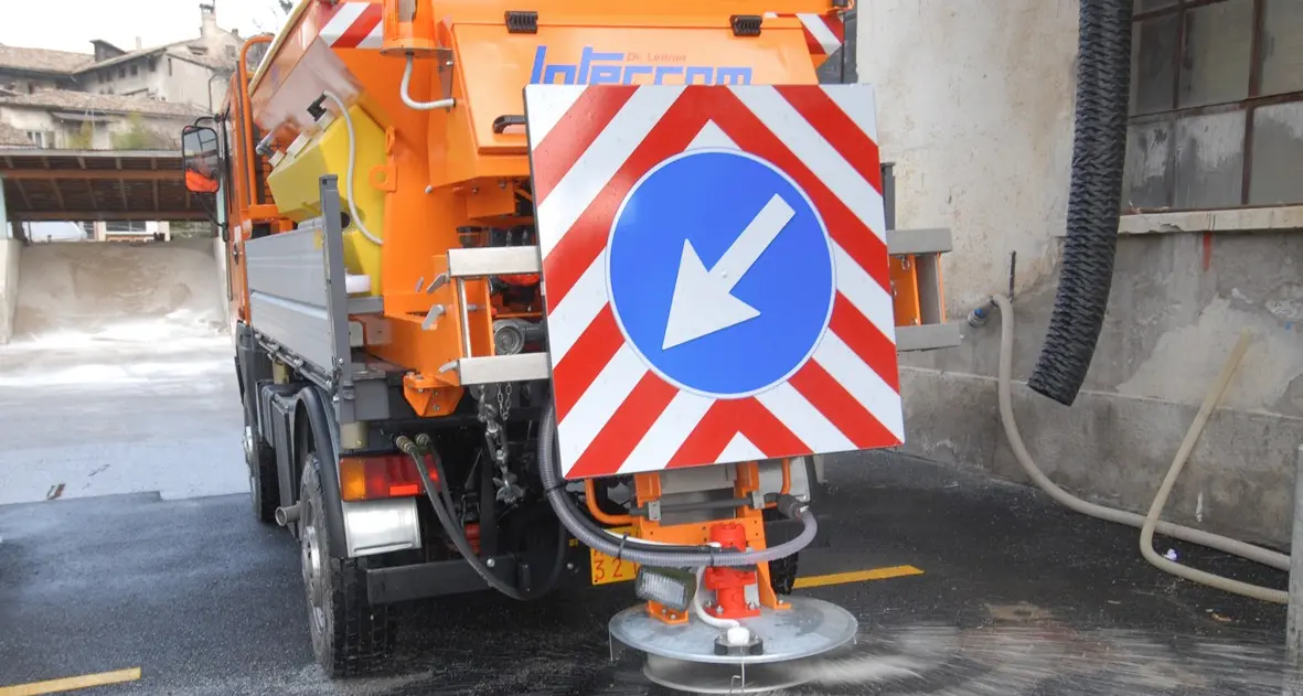 Vodka e succo di barbabietole contro il ghiaccio sulle strade