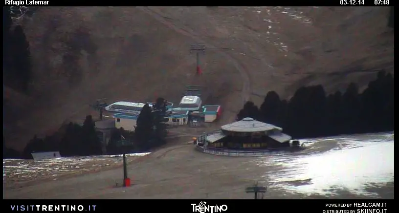 Fa caldo e manca la neve, molti impianti da sci restano chiusi