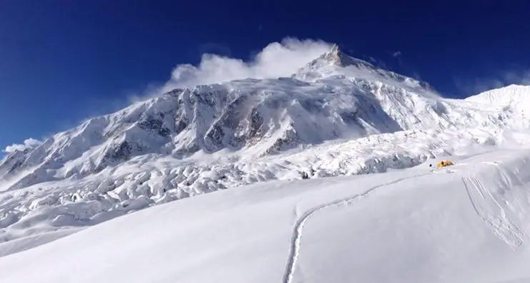 Alpinismo, Moro e Lunger sfiorati da valanga