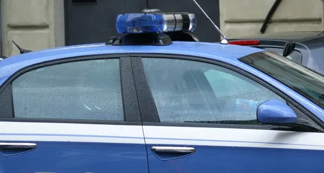 Capannoni abbandonati \"abitati\" dagli spacciatori, controlli delle volanti della Questura, quattro nordafricani espulsi dall'Italia