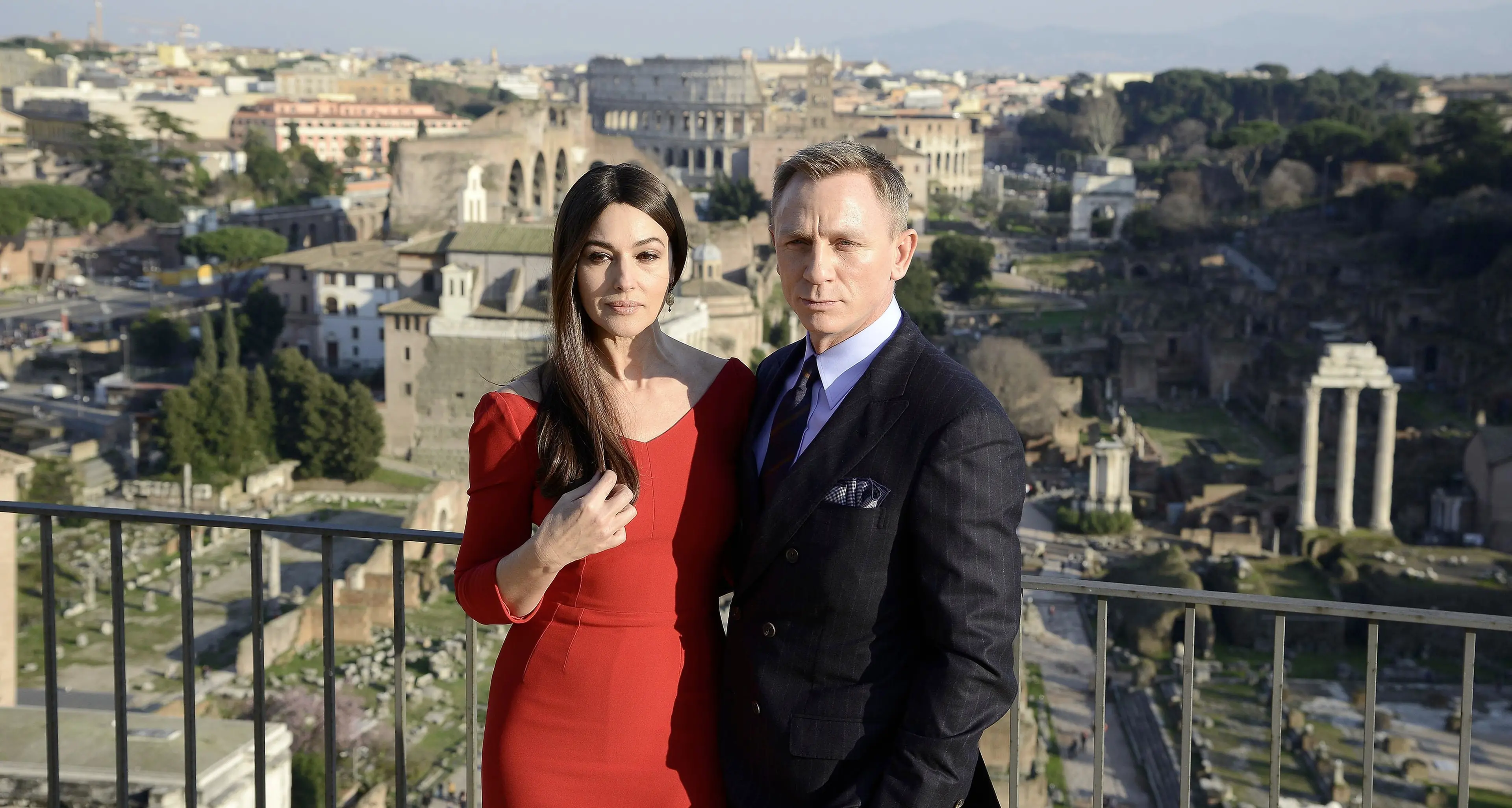 Grave incidente sul set di 007 Un'auto travolge la telecamera