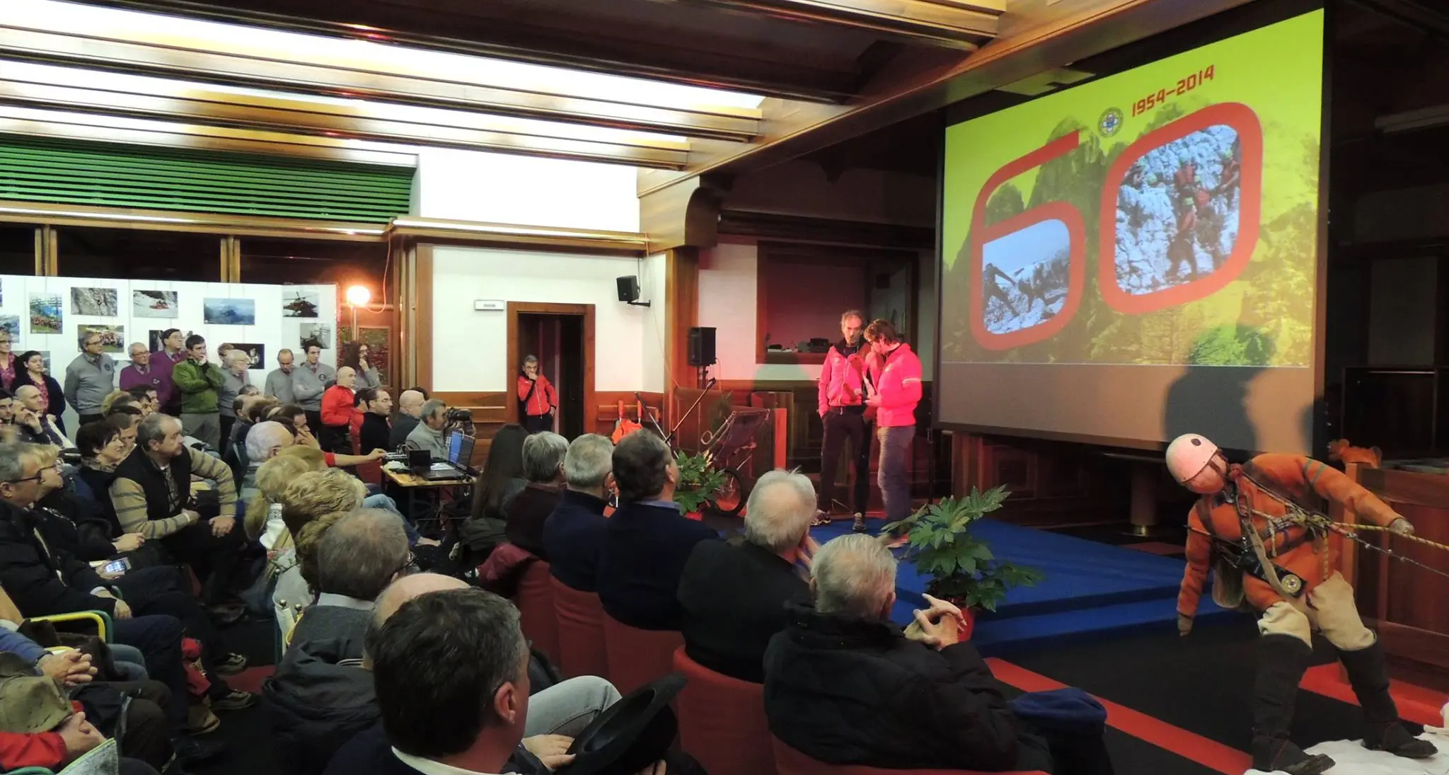 Folla alla serata per i 60 anni del Soccorso alpino di Agordo