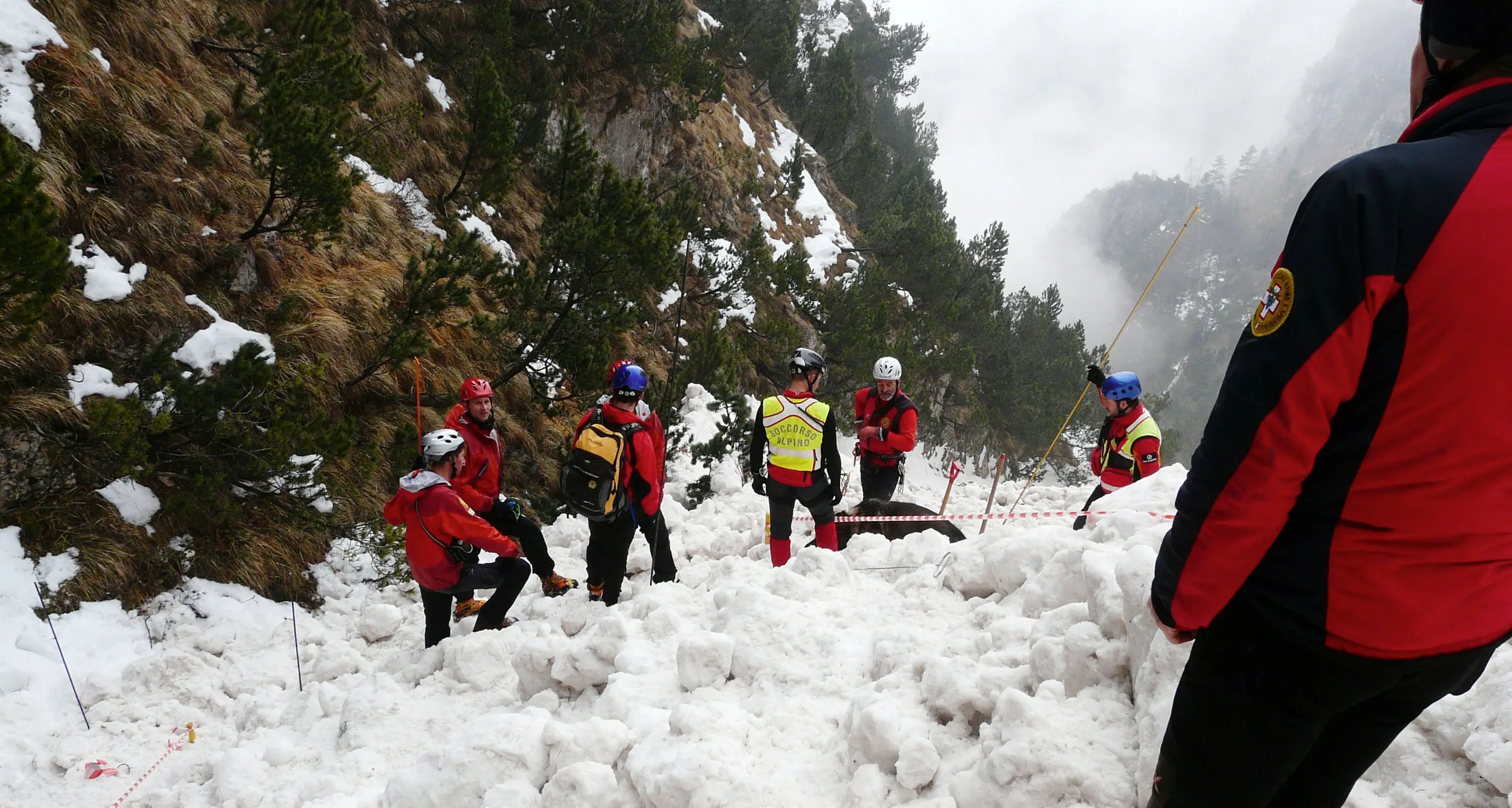 Valanga in val d'Ultimo, salvi alcuni scialpinisti
