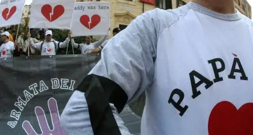 L'appello del consigliere di Riva: «Aiutiamo i padri separati»