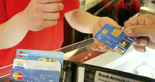 Kit per clonare carte di credito, due arresti