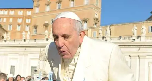 Angelus di Capodanno con i rintocchi della campana della Pace