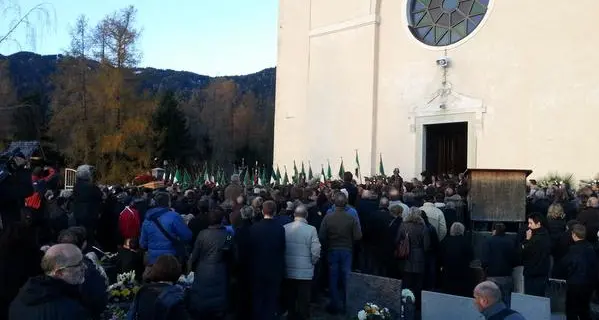 La Val dei Mocheni si ferma per dire addio a Diego Moltrer