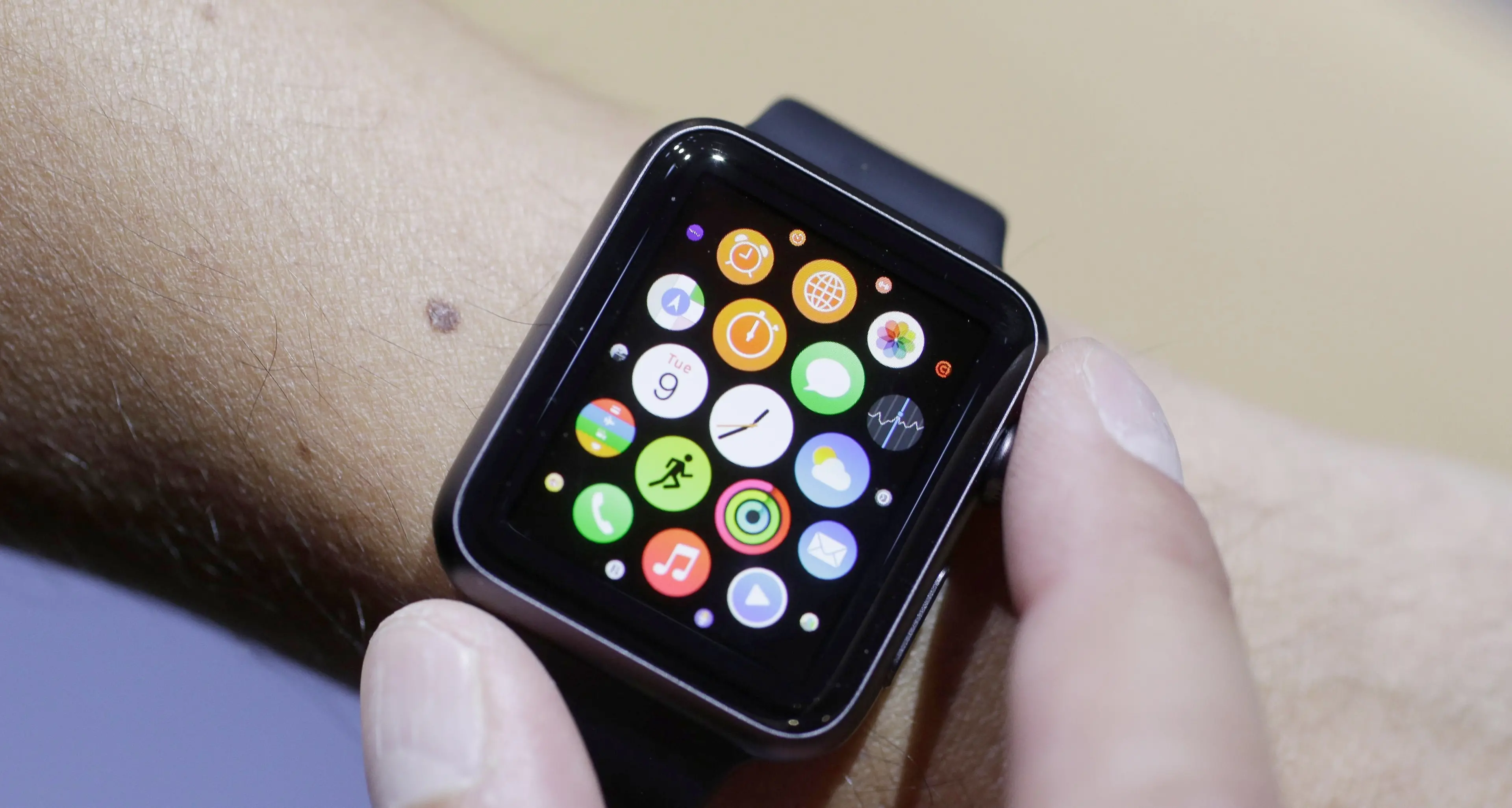 Apple Watch anche in Italia Preordini forse dall'8 maggio