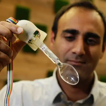 Google sviluppa un cucchiao che aiuta i malati di Parkinson