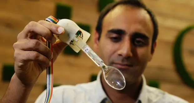 Google sviluppa un cucchiao che aiuta i malati di Parkinson