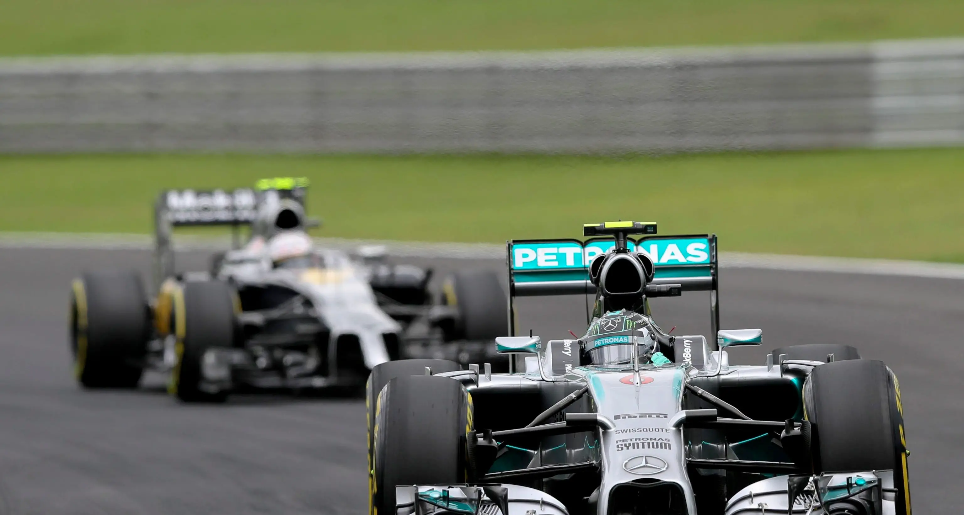 Rosberg trionfa a Interlagos: il mondiale si decide ad Abu Dhabi
