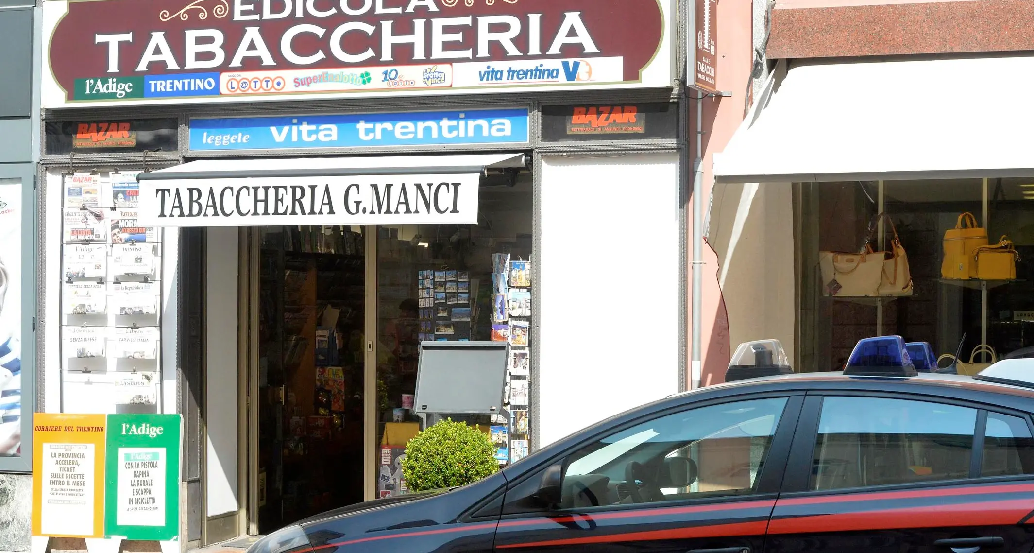 Donna finge malore per derubare tabaccaio