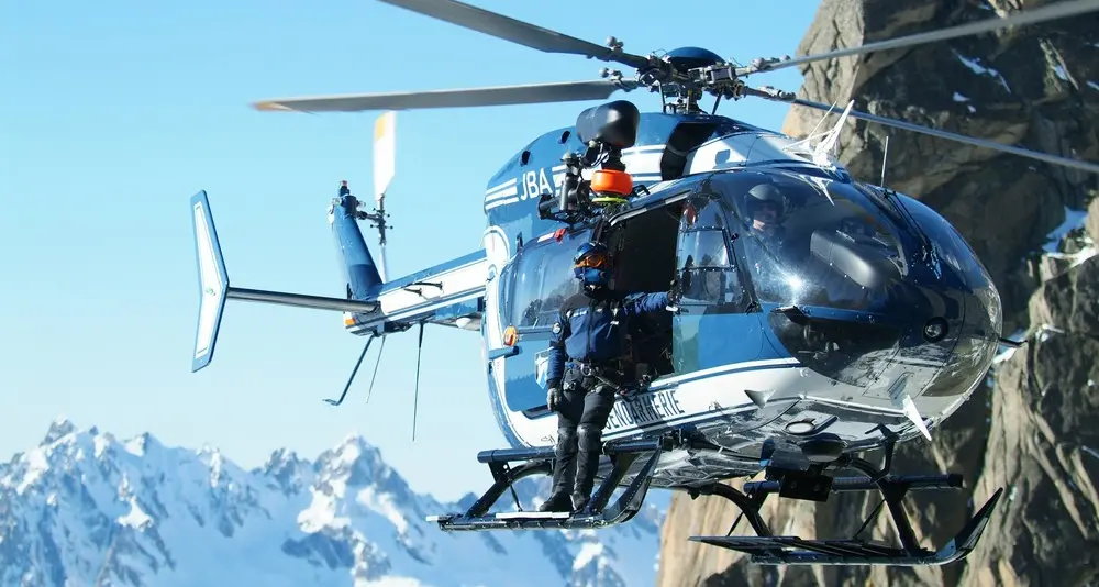 Guida alpina trentina cade in un crepaccio sul Bianco