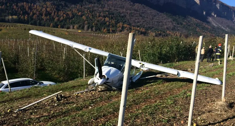 Aereo precipita a Termon, pilota miracolosamente illeso
