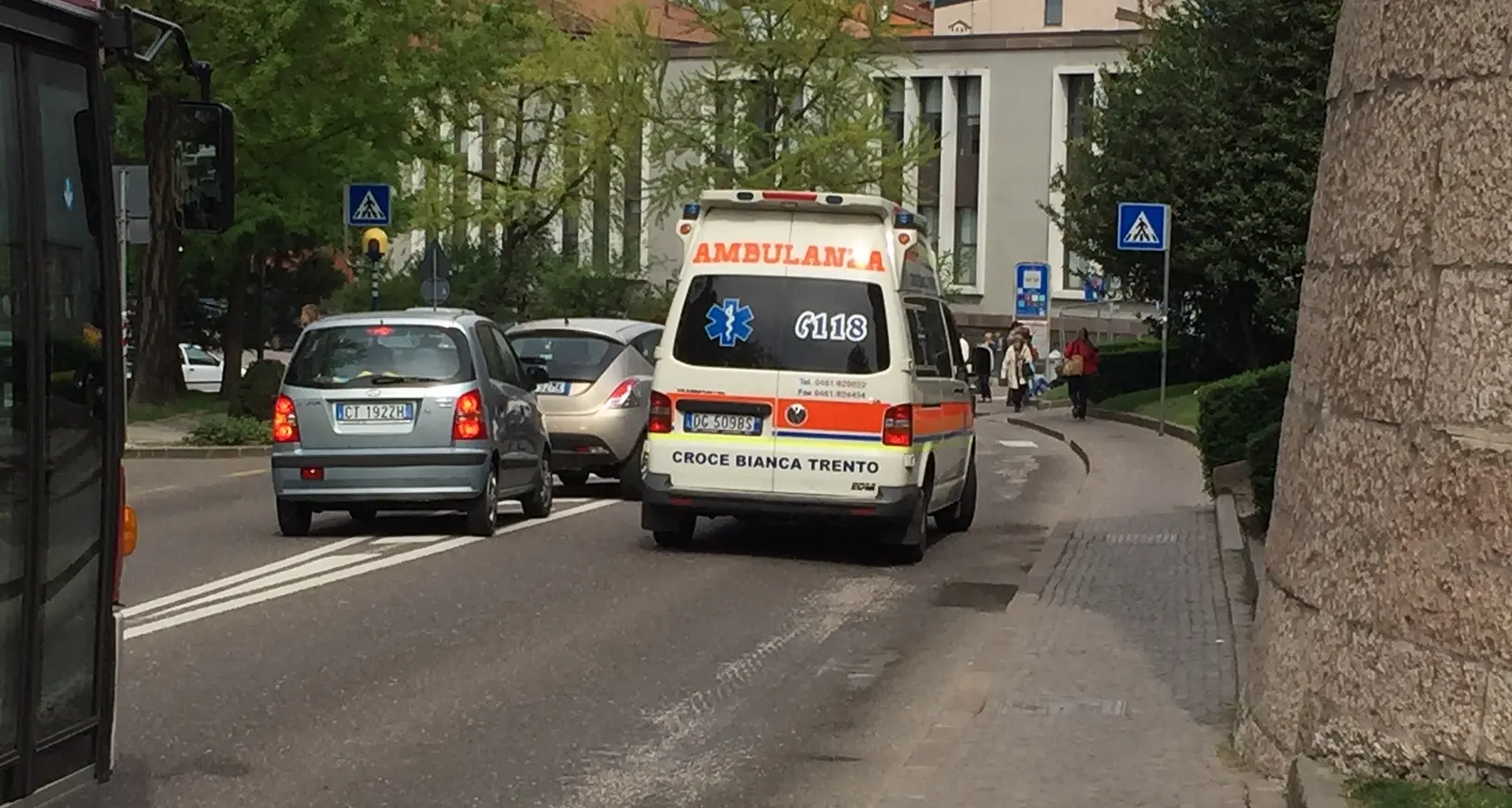 Scivola sui gradini al castello maestra finisce in ospedale