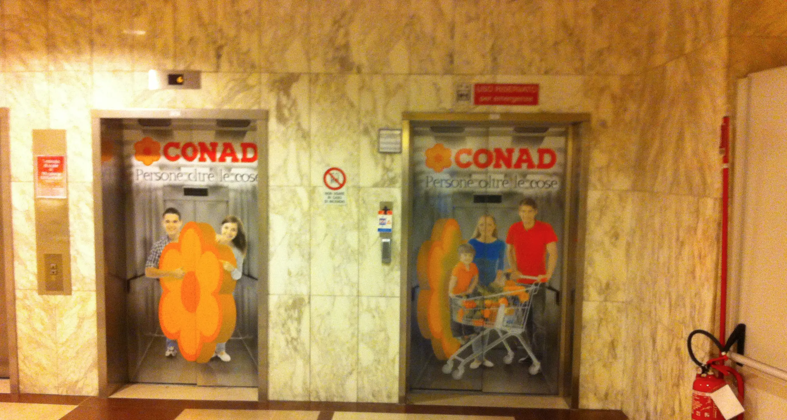 Pubblicità sugli ascensori dell'ospedale di Rovereto: sì o no?