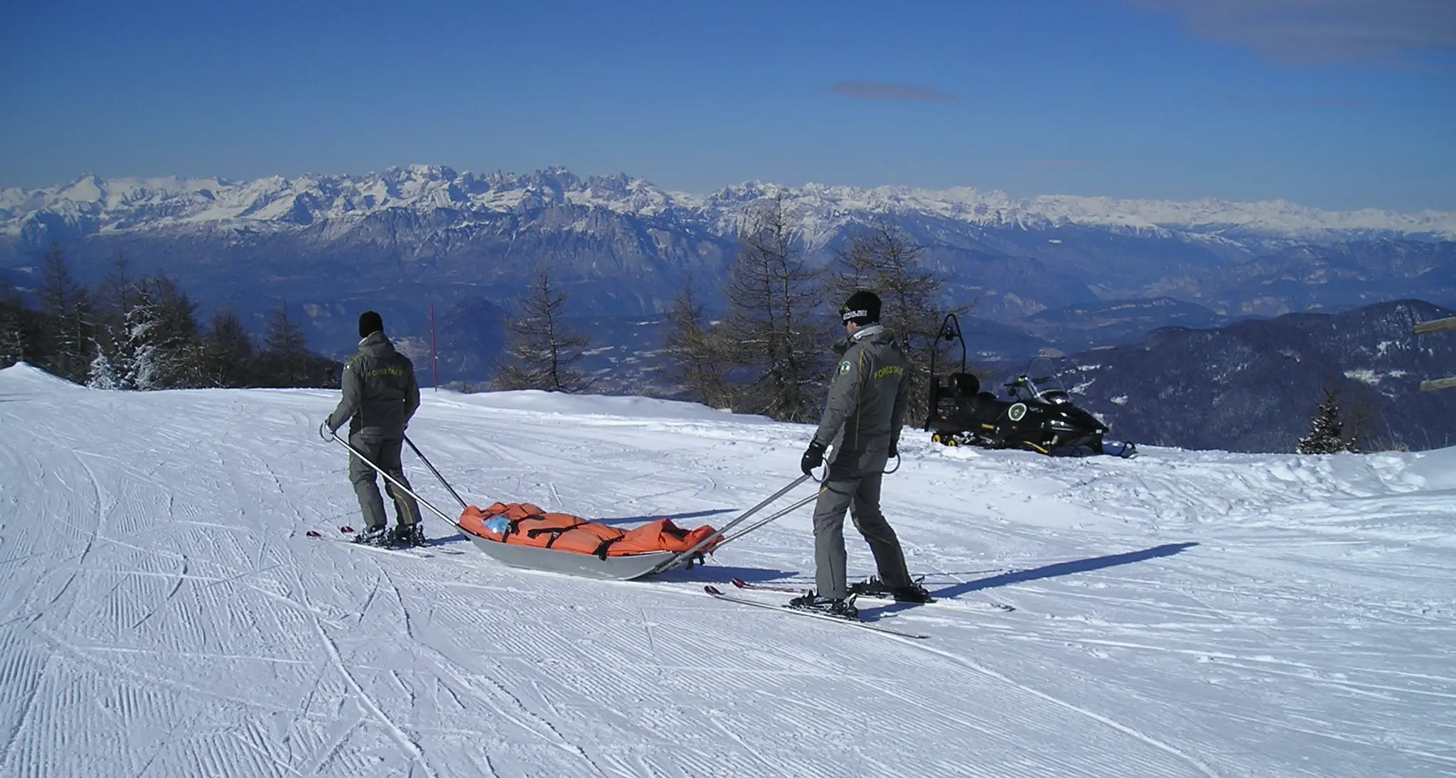 Cade in pista, 19enne in rianimazione