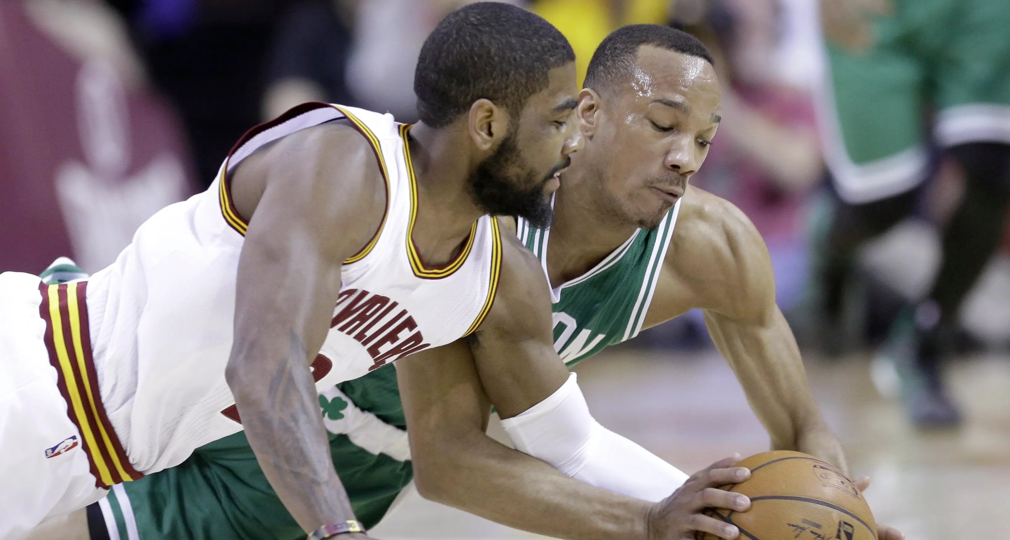 Nba, LeBron e Irving super: Cleveland sul 2-0 contro Boston