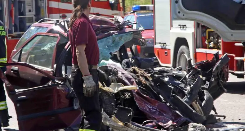 Incidente stradale in Valsugana un morto tra Levico e Campiello